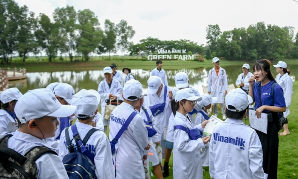 Học sinh thích thú khám phá trang trại, nhà máy “xanh” sản xuất ra hộp sữa Vinamilk