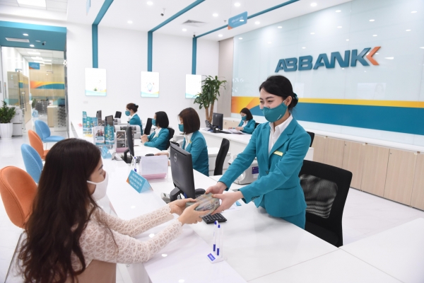 ABBank tăng trích lập dự phòng rủi ro tín dụng: 'Hy sinh' lợi nhuận để tăng trưởng bền vững?