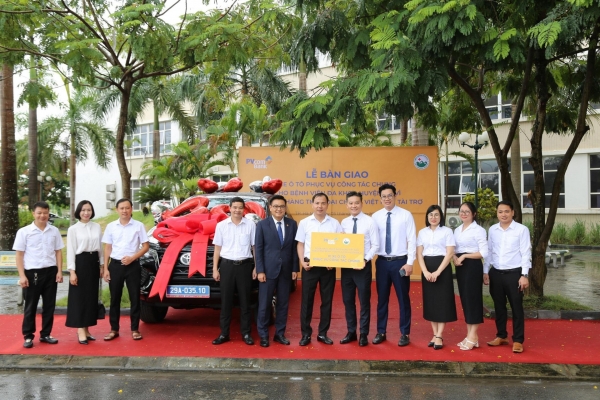 PVcomBank trao tặng xe ô tô phục vụ công tác cho Bệnh viện Đa khoa huyện Ba Vì