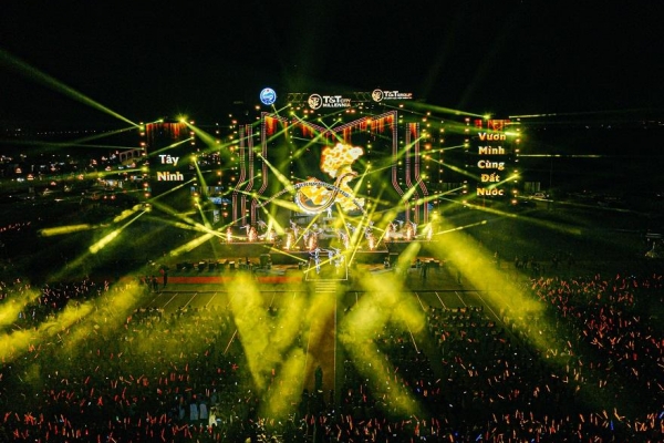 Gần 5 vạn người hội tụ về T&T City Millennia trải nghiệm 2 công trình kỷ lục quốc gia và đại nhạc hội
