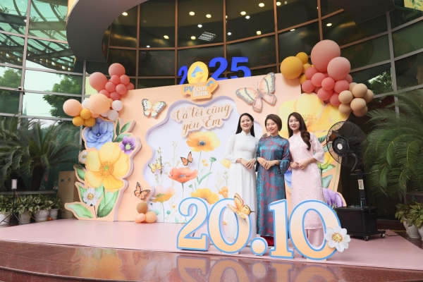 “Và tôi cũng yêu em”: Góc check-in lan tỏa yêu thương ngày 20/10 giữa lòng Hà Nội