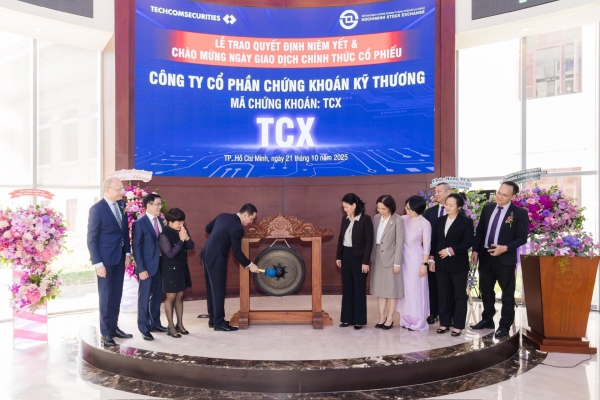 Niêm yết và chính thức giao dịch hơn 2,31 cổ phiếu chứng khoán TCBS (TCX)