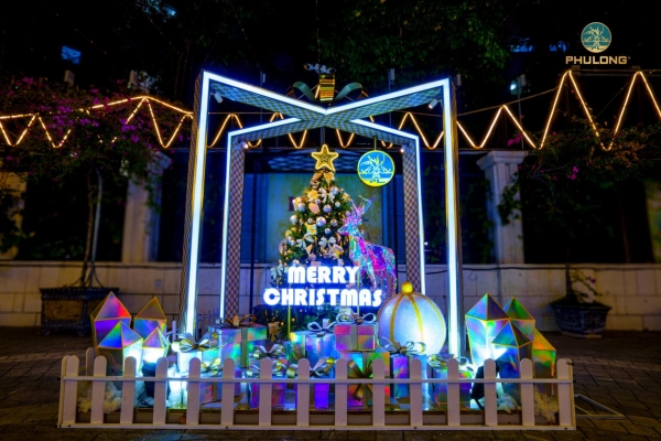 Bức họa Giáng sinh lung linh tại các khu đô thị Phú Long