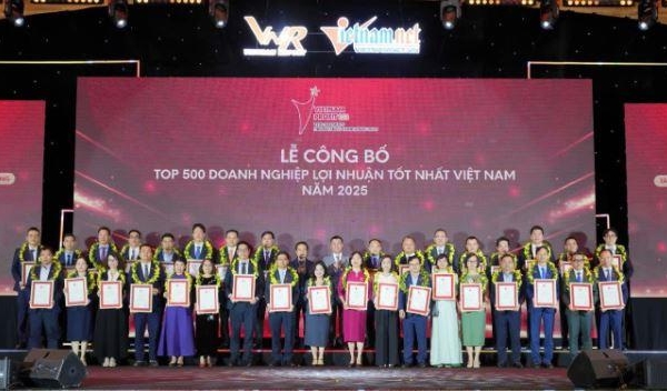 Eurowindow Holding được vinh danh Top 500 doanh nghiệp lợi nhuận tốt nhất Việt Nam năm 2025