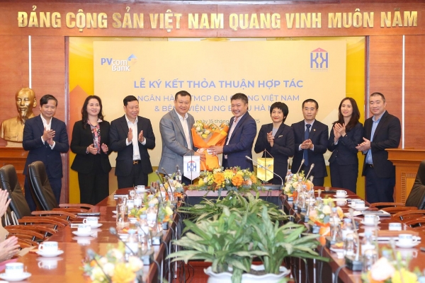 PVcomBank và Bệnh viện Ung Bướu Hà Nội ký kết thỏa thuận hợp tác toàn diện
