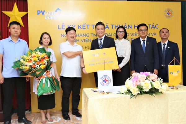 PVcomBank ký kết hợp tác toàn diện với Bệnh viện Đa khoa Phúc Thọ, thúc đẩy chuyển đổi số ngành y tế