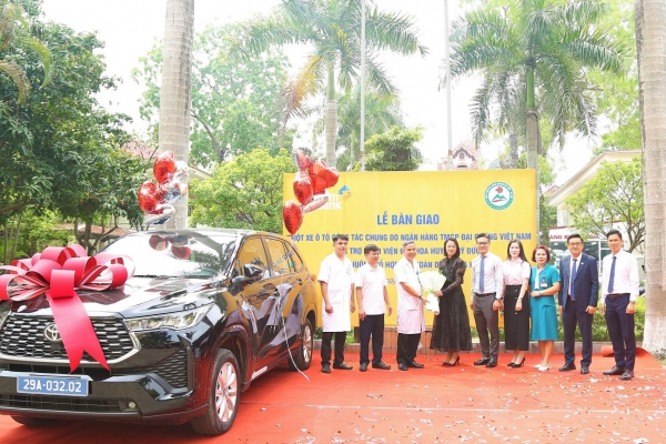 PVcomBank trao tặng xe ô tô phục vụ công tác chung cho Bệnh viện Đa khoa huyện Mỹ Đức: Đồng hành nâng cao chất lượng...