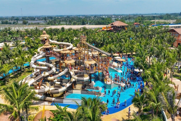 Mở màn mùa hè bằng kỷ lục du khách 30/4 và Lễ hội biển, Sầm Sơn dẫn sóng du lịch miền Bắc