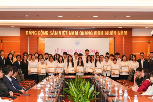 Quỹ học bổng Thắp Sáng Niềm Tin: Hành trình 18 năm chắp cánh tri thức, lan tỏa yêu thương