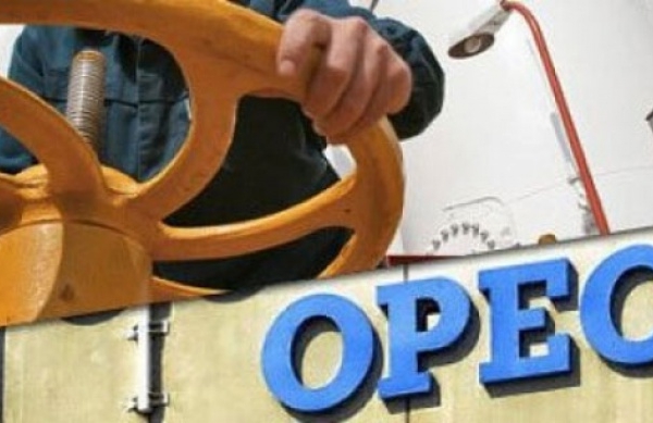 Giá xăng dầu hôm nay 1/8: Dầu thô quay đầu giảm mạnh