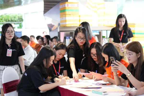 Giọt thương 2025: CBNV ROX Group chung tay hiến máu, lan tỏa giá trị sống đẹp