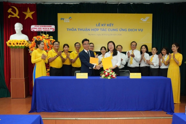 PVcomBank và VNPost Tây Ninh ký kết hợp đồng cung cấp thấu chi bưu tá