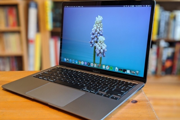 Chuẩn bị vào năm học mới, laptop MacBook của Apple liên tục giảm giá nhằm kích cầu