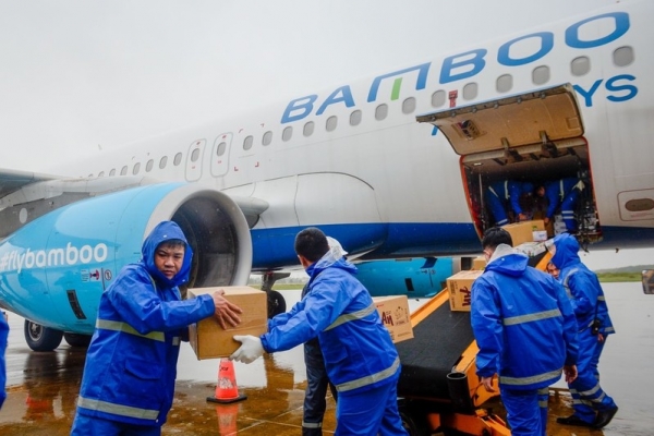 Bamboo Airways thực hiện chuyến bay cứu trợ tới trái tim miền Trung