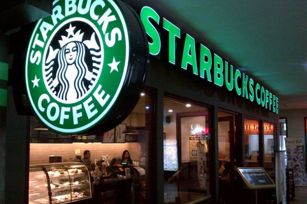 Starbucks bất ngờ tuyên bố đóng cửa 200 cửa hàng tại Mỹ và Canada