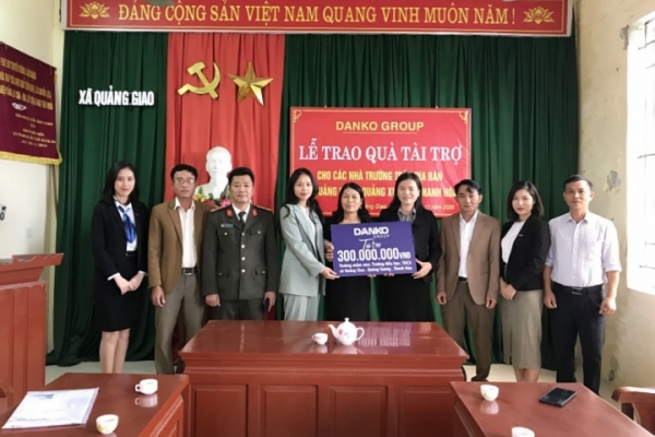 Tập đoàn Danko trao tặng Quỹ học bổng Danko 300 triệu đồng cho các trường xã Quảng Giao, Thanh Hóa