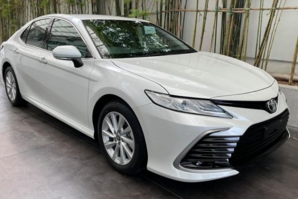 Rò rỉ giá xe Toyota Camry 2022 sắp ra mắt: Có đáng mua?
