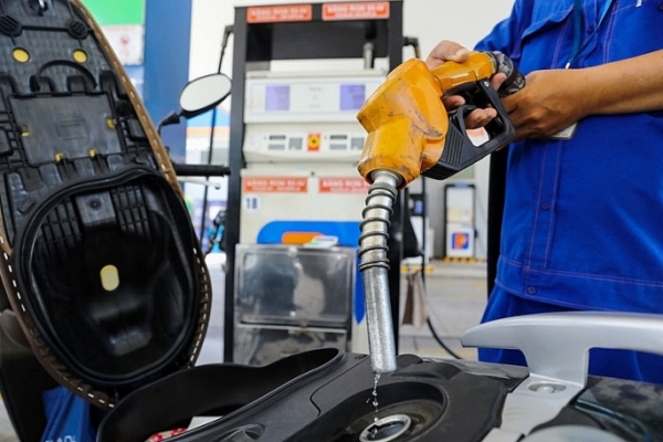 Giá xăng dầu đồng loạt tăng mạnh từ chiều 11-12