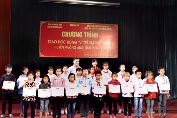SeABank trao tặng nhà cho hộ nghèo và học bổng khuyến học cho những trẻ em gặp khó khăn tại Điện Biên