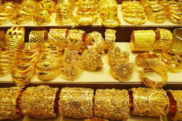 Giá vàng hôm nay 26/3: Vàng thế giới giảm, vàng trong nước tăng 300.000 đồng/lượng