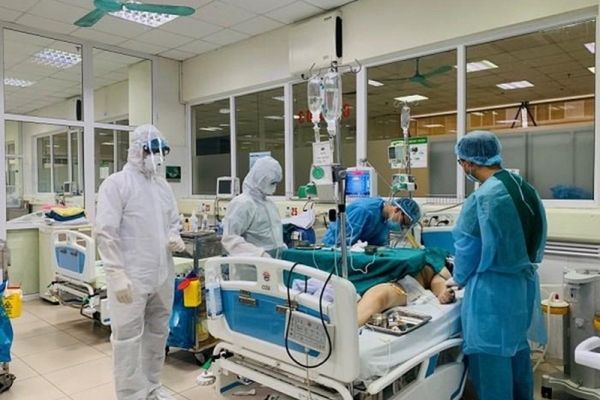 Việt Nam có 2 bệnh nhân nhiễm Covid-19 diễn tiến nặng hơn, phải thở máy