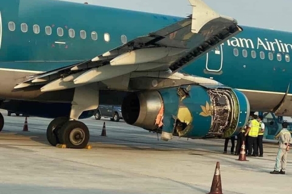 Máy bay Vietnam Airlines lại tiếp tục gặp sự cố nổ lốp, bốc khói ở Tân Sơn Nhất
