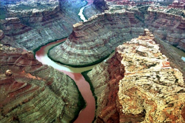 Thú vị 10 con sông hợp lưu không chịu đồng màu nổi tiếng nhất thế giới