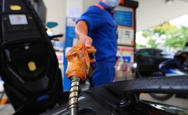 Xuất hiện tình trạng 'găm hàng' xăng dầu chờ tăng giá