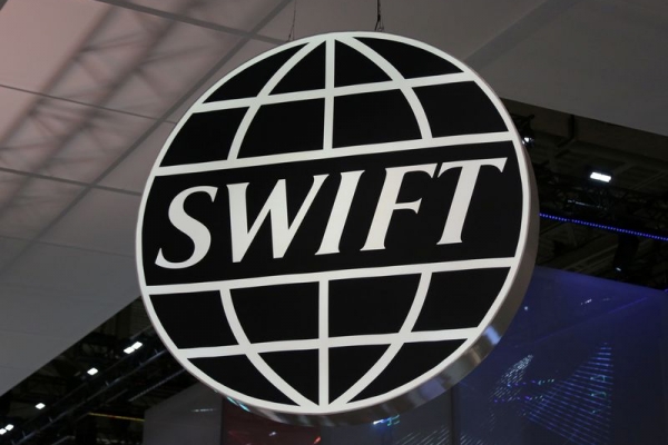 Loại Nga ra khỏi SWIFT, nền kinh tế phương Tây cũng sẽ chao đảo?