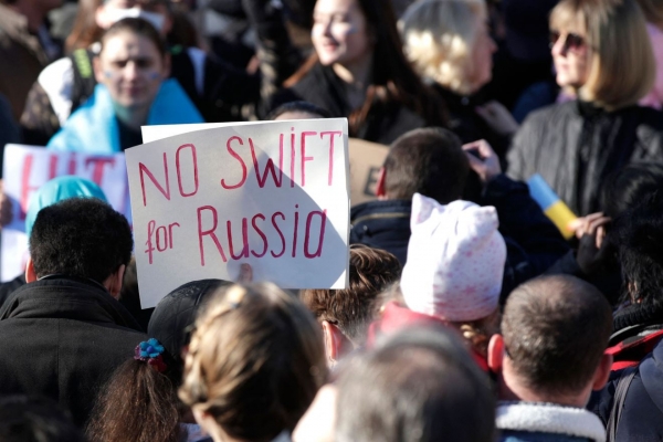 Tất tần tật về SWIFT, 'đòn trừng phạt chưa từng có' giáng xuống Nga