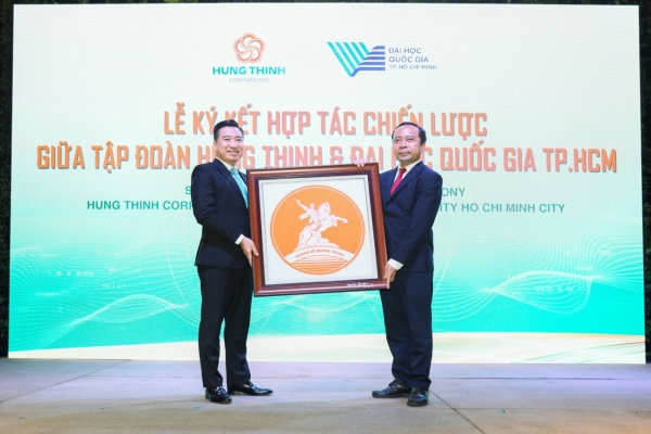 Tập đoàn Hưng Thịnh ký hợp tác chiến lược với trường ĐHQG TP.HCM