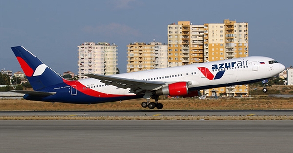 Hãng hàng không Azur air của Nga lo ngại khi máy bay Nga bay vào Việt Nam