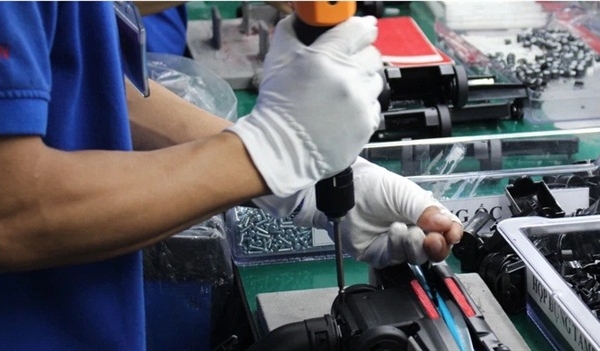 Doanh nghiệp Việt sản xuất ốc vít cho đồng hồ Thụy Sĩ