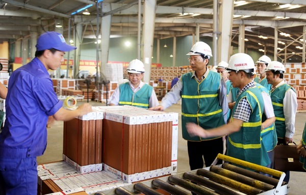 Nỗ lực hỗ trợ doanh nghiệp vượt Covid-19, Quảng Ninh tiếp tục 'vô địch' PCI 2020