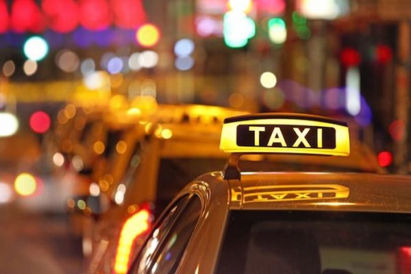 Các hãng taxi truyền thống kêu cứu khi đứng trước nguy cơ phá sản
