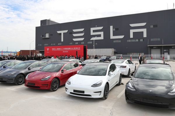 Đơn hàng giảm một nửa tại Trung Quốc, cổ phiếu Tesla bị bán tháo