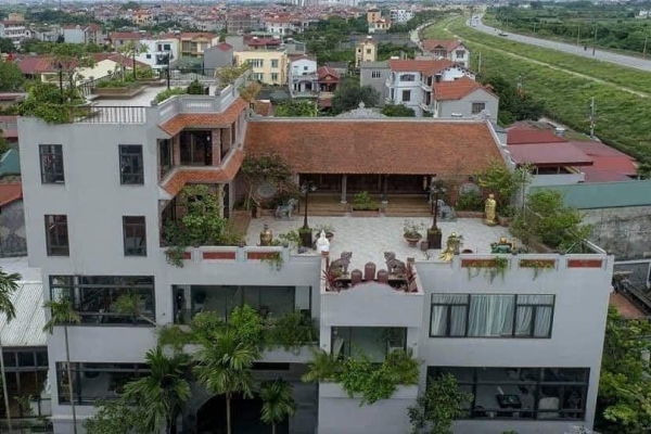 Nguyên một căn nhà cổ trăm tuổi trên tầng mái tạo nên ngôi nhà 'tân cổ giao duyên' độc nhất vô nhị ở Việt Nam