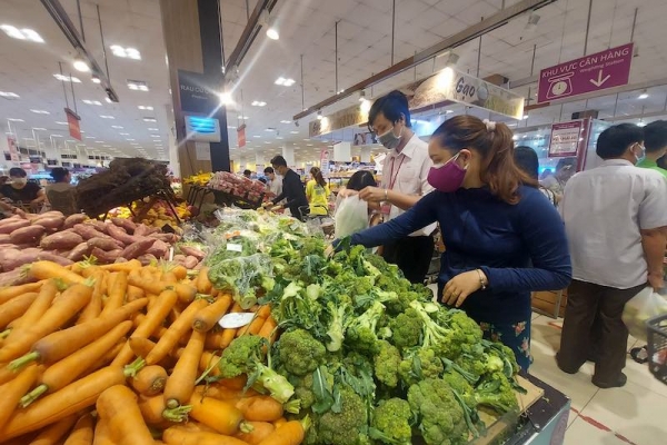 TP. Hồ Chí Minh: Hàng hóa thiết yếu đầy ắp trong các siêu thị, đơn hàng online tăng đột biến