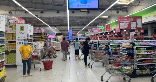 Cận cảnh bên trong siêu thị Big C Thăng Long giữa mùa dịch Covid -19