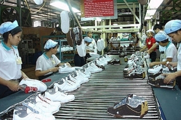 Việt Nam là quốc gia sản xuất giày vải lớn nhất thế giới