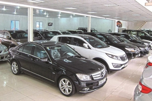 Thị trường ô tô cũ vẫn điêu đứng dù đã giảm giá cực ‘sốc’