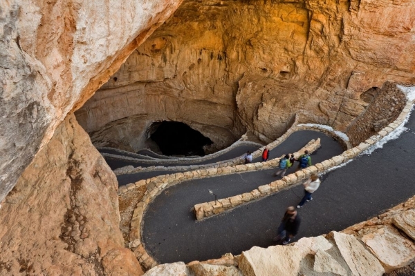 Lối đi xuống “địa ngục” tại vườn quốc gia Calsbad Caverns