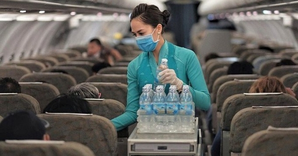Muốn dùng nước miễn phí trên máy bay? Thử ngay mẹo nhỏ sau