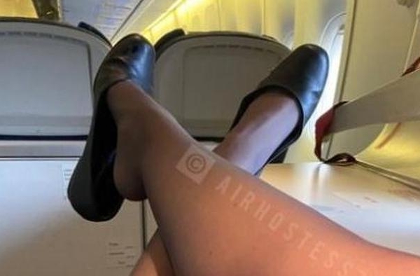 Bị giảm lương vì Covid-19, nữ tiếp viên British Airways rao bán 'dịch vụ nhạy cảm' trên máy bay