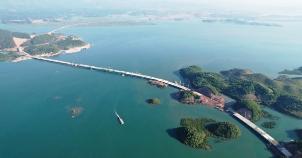 Hợp long cầu Vân Tiên dài nhất tỉnh Quảng Ninh nối Vân Đồn và Tiên Yên