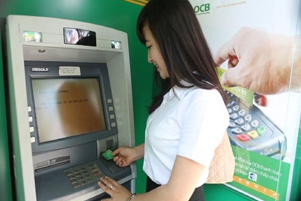 Tin nhanh ngân hàng ngày 18/12: Tỷ lệ rút tiền mặt qua ATM của người dân giảm mạnh