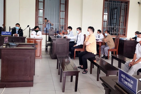 Tiếp tục hoãn phiên tòa xử Nguyễn Huỳnh Đạt Nhân và Ngân hàng Agribank Cần Thơ do một bị cáo đang F0