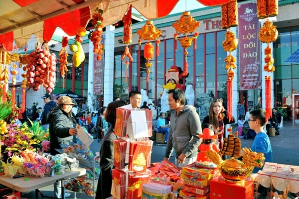 Nhu cầu mua sắm của người dân Hà Nội tăng mạnh dịp cận Tết