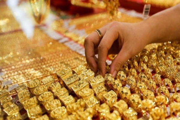Vàng trong nước ngày càng đắt, cao hơn giá vàng thế giới tới 6,5 triệu đồng/lượng