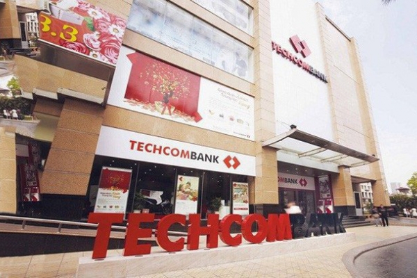 Techcombank: Các nguồn thu ngoài lãi giảm, nhóm nợ 3 và nhóm 4 đang tăng nhanh
